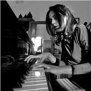 Ciao! offro lezioni di pianoforte e teoria musicale per persone di ogni età. Svolgo il mio lavoro con passione e dedizione, dedicandomi totalmente al mio allievo/a per guidarlo nei progressi e negli obiettivi che vuole raggiungere